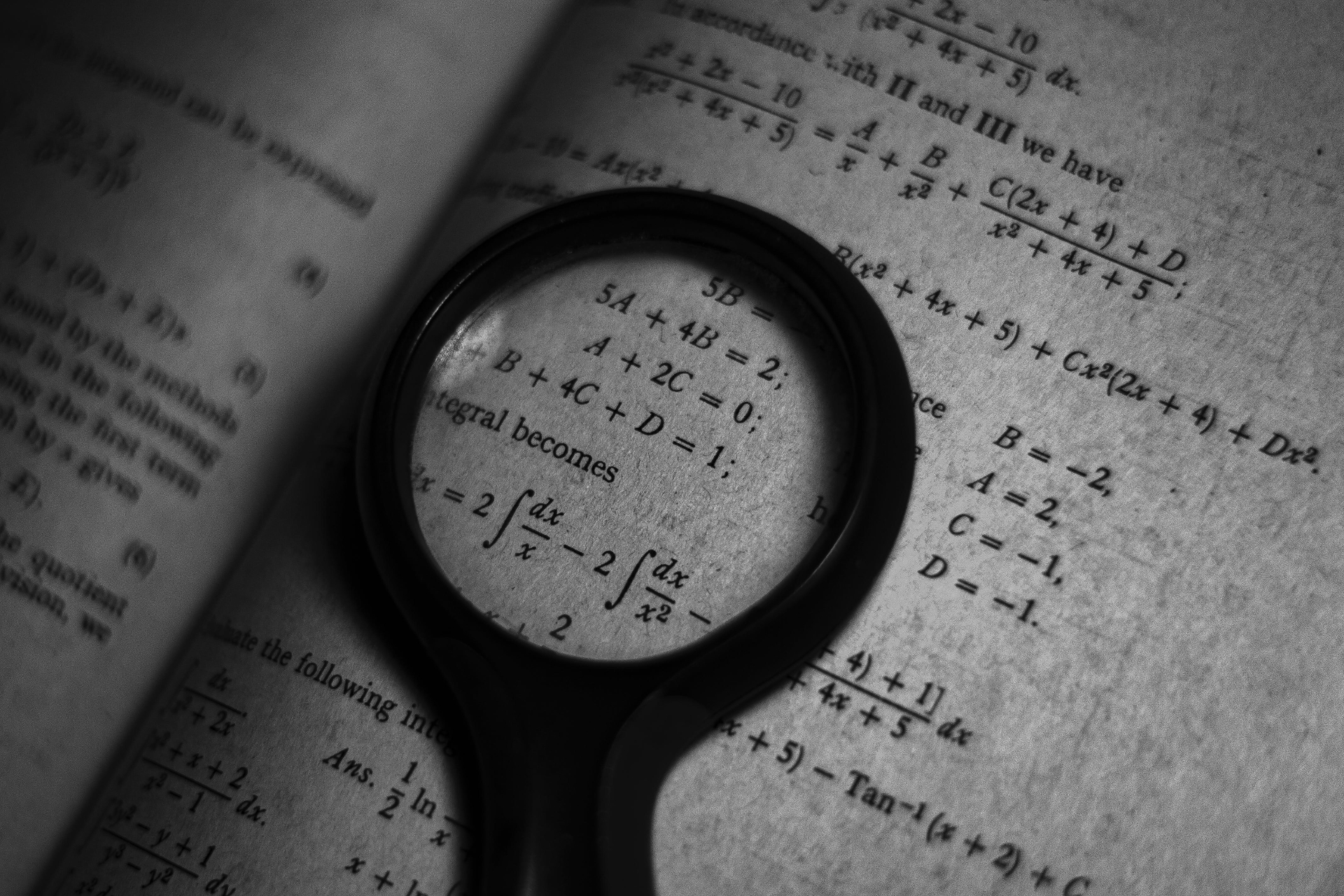 Lupa nad zapisem matematycznym
